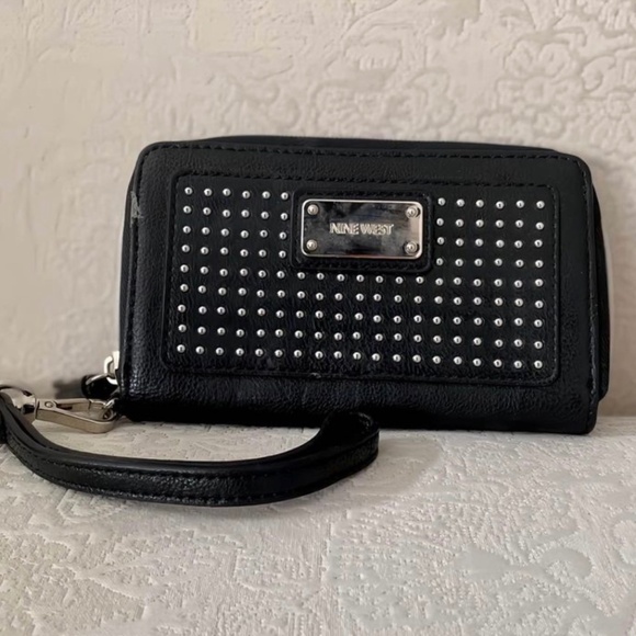 Nine West Wristlet/Clutch - Picture 1 of 2